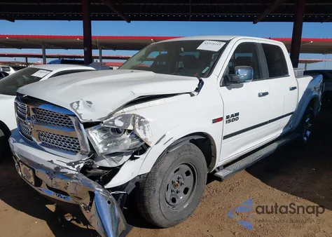 2017 Ram 1500 Laramie 4X4 5'7 Box z USA, uszkodzony, nr VIN 1C6RR7NM4HS875395